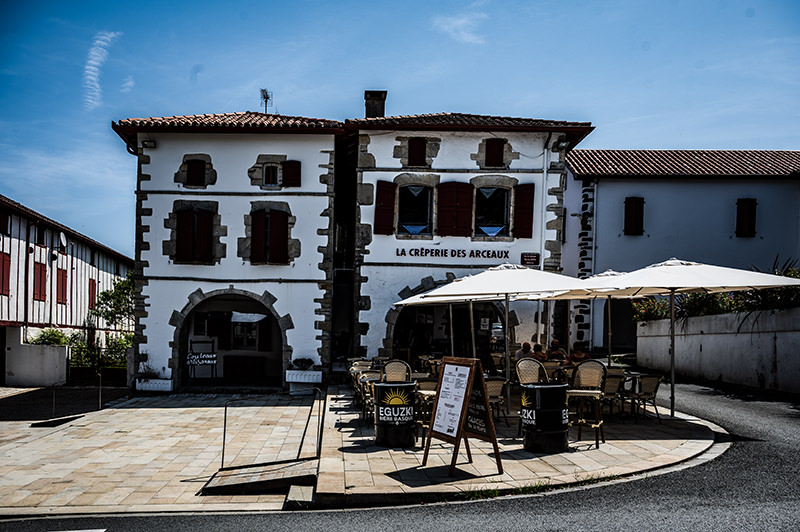 Arcades sur la place principale