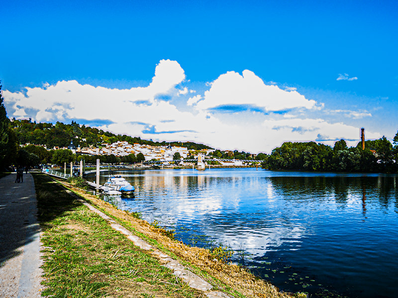 Paysage de lacs dans la Dombes
