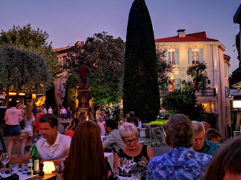 Ambiance de soirée à Mougins