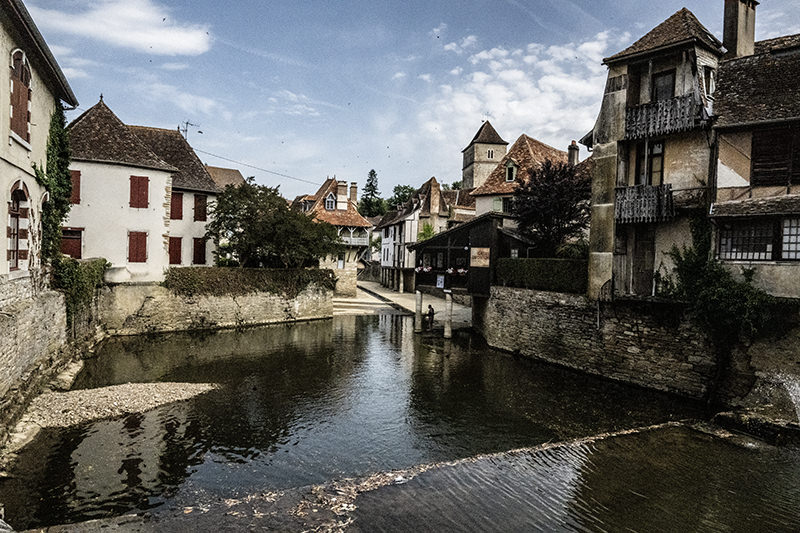 Un cadre pittoresque : Salies-de-Béarn, la 'petite Venise du Béarn'. | © Bert Schwarz 2026