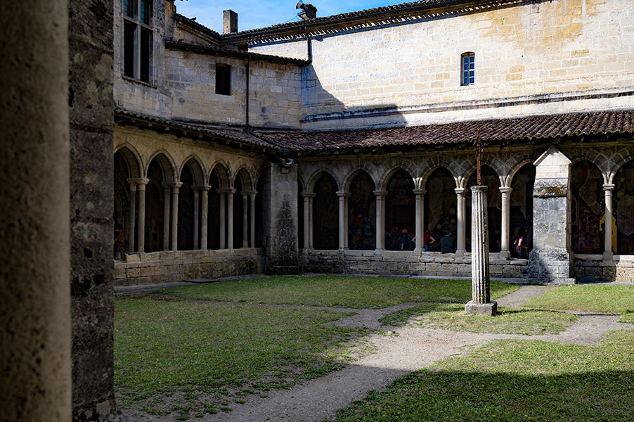 Jardin du cloître à Saint-Émilion