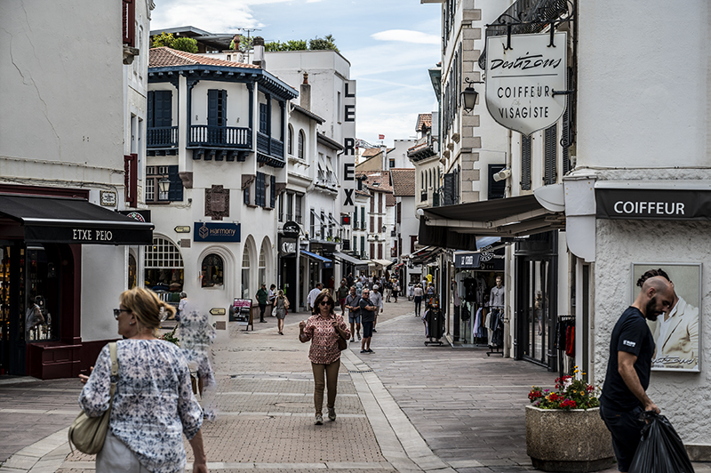 Maisons et rue à Saint-Jean-de-Luz