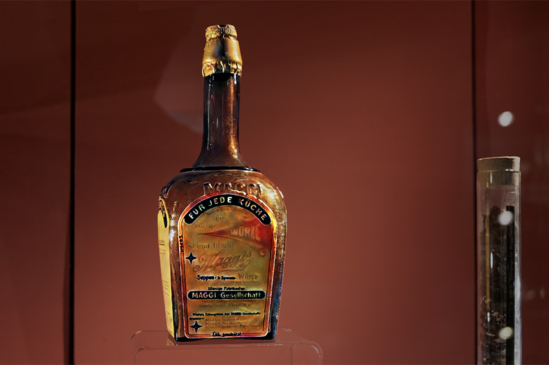 Bouteille de verre Maggi historique | © Bert Schwarz 2025