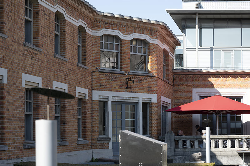 Cour intérieure et Bistrot La Piscine | © Bert Schwarz 2014