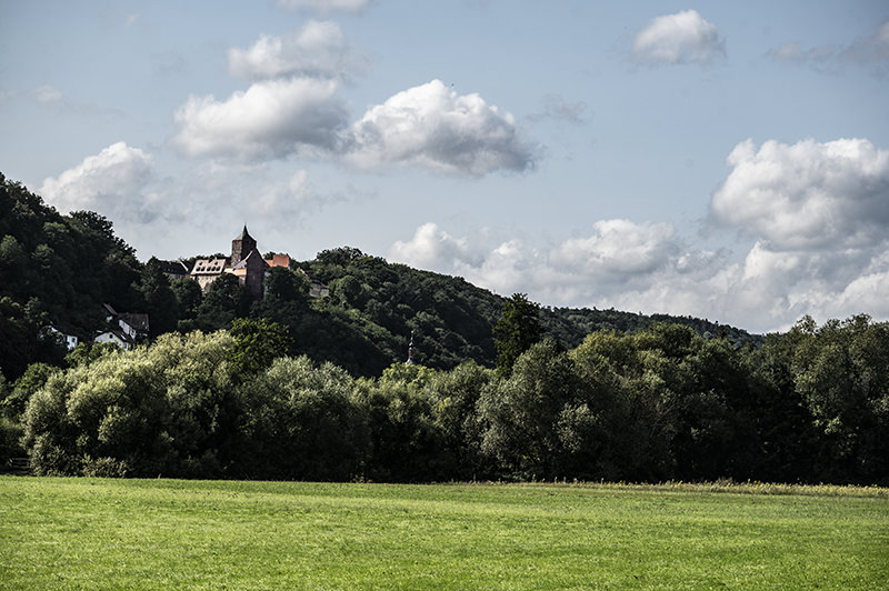 Vue lointaine du château de Rothenfels