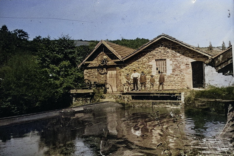 Depuis les tout débuts. | Reproduction et colorisation © Bert Schwarz 2026