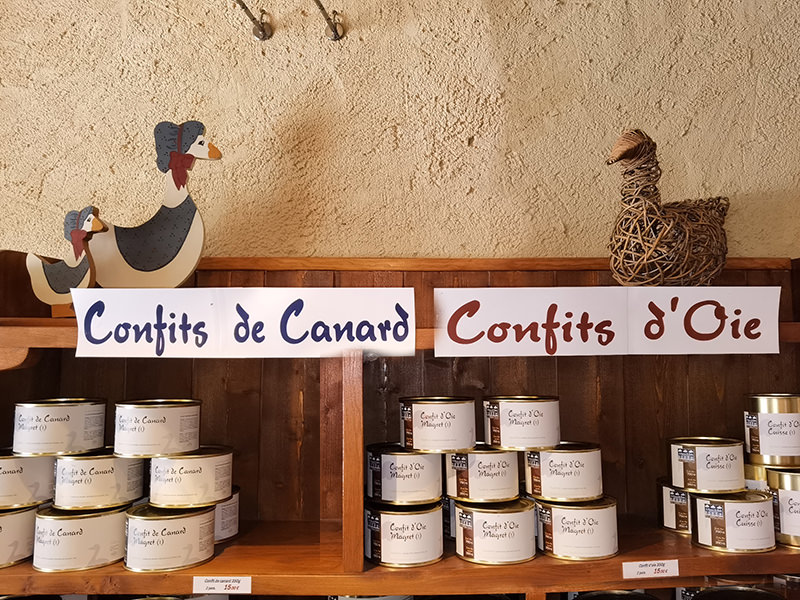 Présentation des spécialités à la boutique | © Bert Schwarz 2026