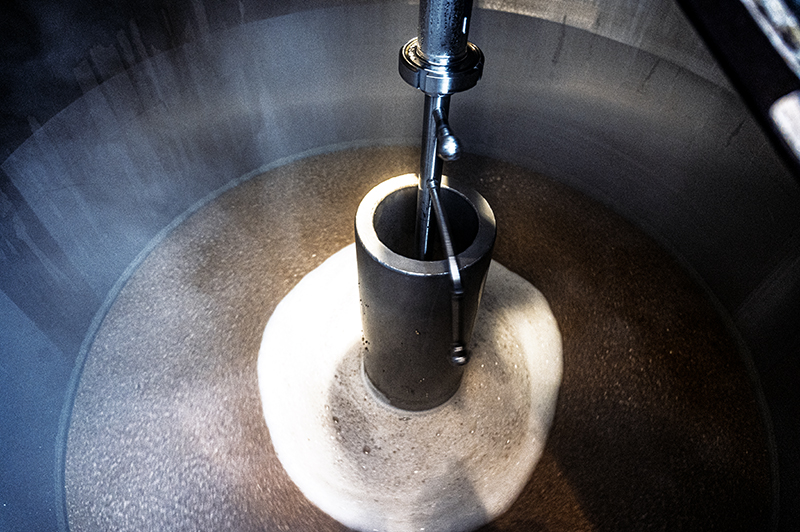 Vue sur les cuves de brassage | © Bert Schwarz 2025