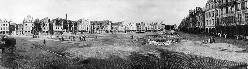 Ruinen des Grand Place nach dem 1. Weltkrieg | © Wikipedia Public Domain