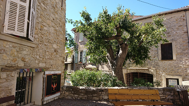 Strassenbar, Fussgänger, Cassis | © Bert Schwarz 2016