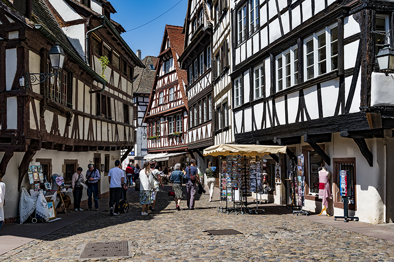 Fachwerkhäuser, Menschen, Petite-France, Strasbourg | © Bert Schwarz 2022