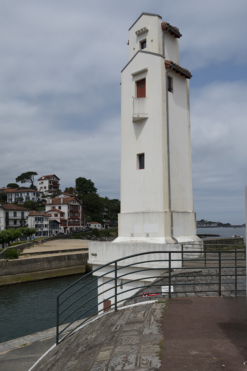Fluss, Leuchtturm, La Nivelle, Cibourne | © Bert Schwarz 2025