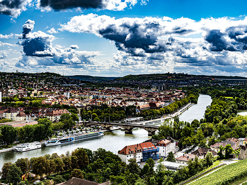 Fluss, Brücken, Bäume, Herbst | © Bert Schwarz 2024