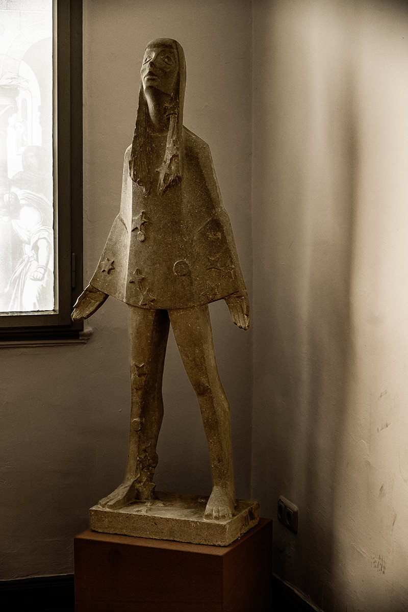 Statues dans la salle d'exposition | © Bert Schwarz 2024