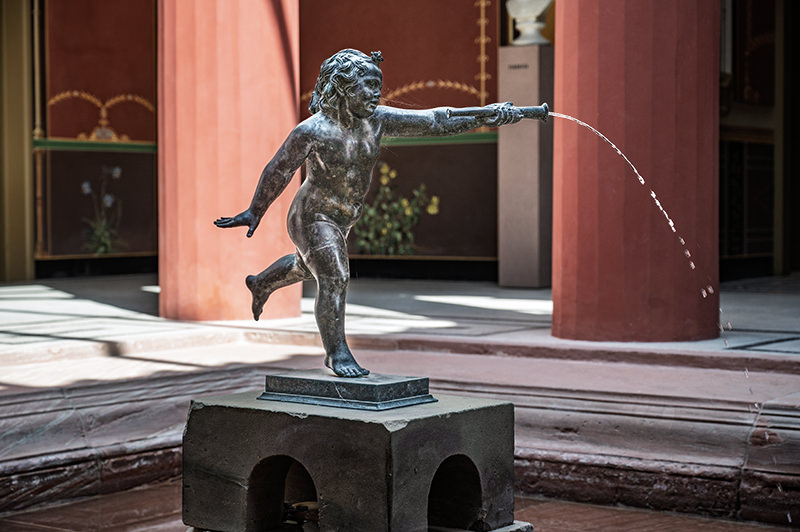 Fontaine antique dans le Pompéjanum | © Bert Schwarz 2025