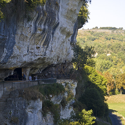 Falaise habitée pendant 55 000 ans au bord de la Vézère