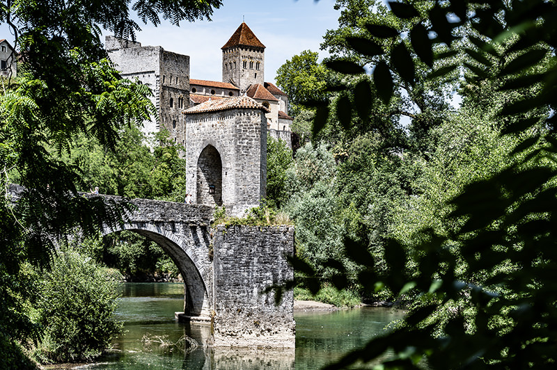 Brücke der Legende, Turm Monreal, Kirche Saint André | © Bert Schwarz 2026