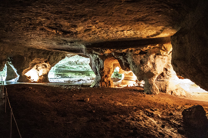 Entrée des grottes de Sare