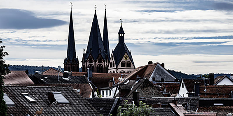 Gelnhausen possède un vieux centre-ville avec de petites ruelles