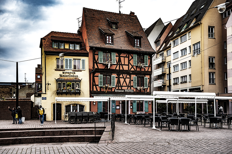 Restaurant, Stühle, Tische, Strasse | © Bert Schwarz 2023
